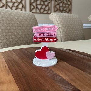 St. Valentine’s Day Directional Sign Platter Decoration ❤️